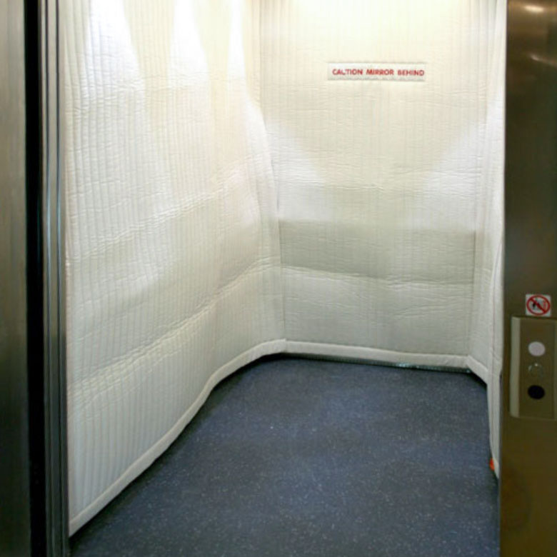 Aufzug mit Kabinenschutzauskleidung